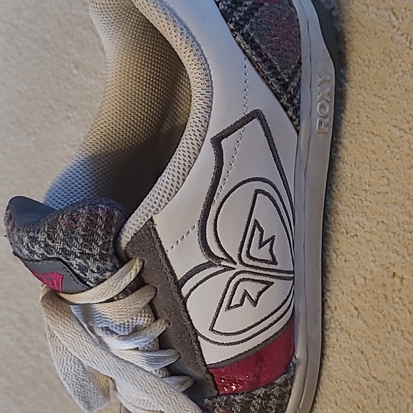 Roxy Size 8.5 US Leather Sneaker - Picture 3 of 6